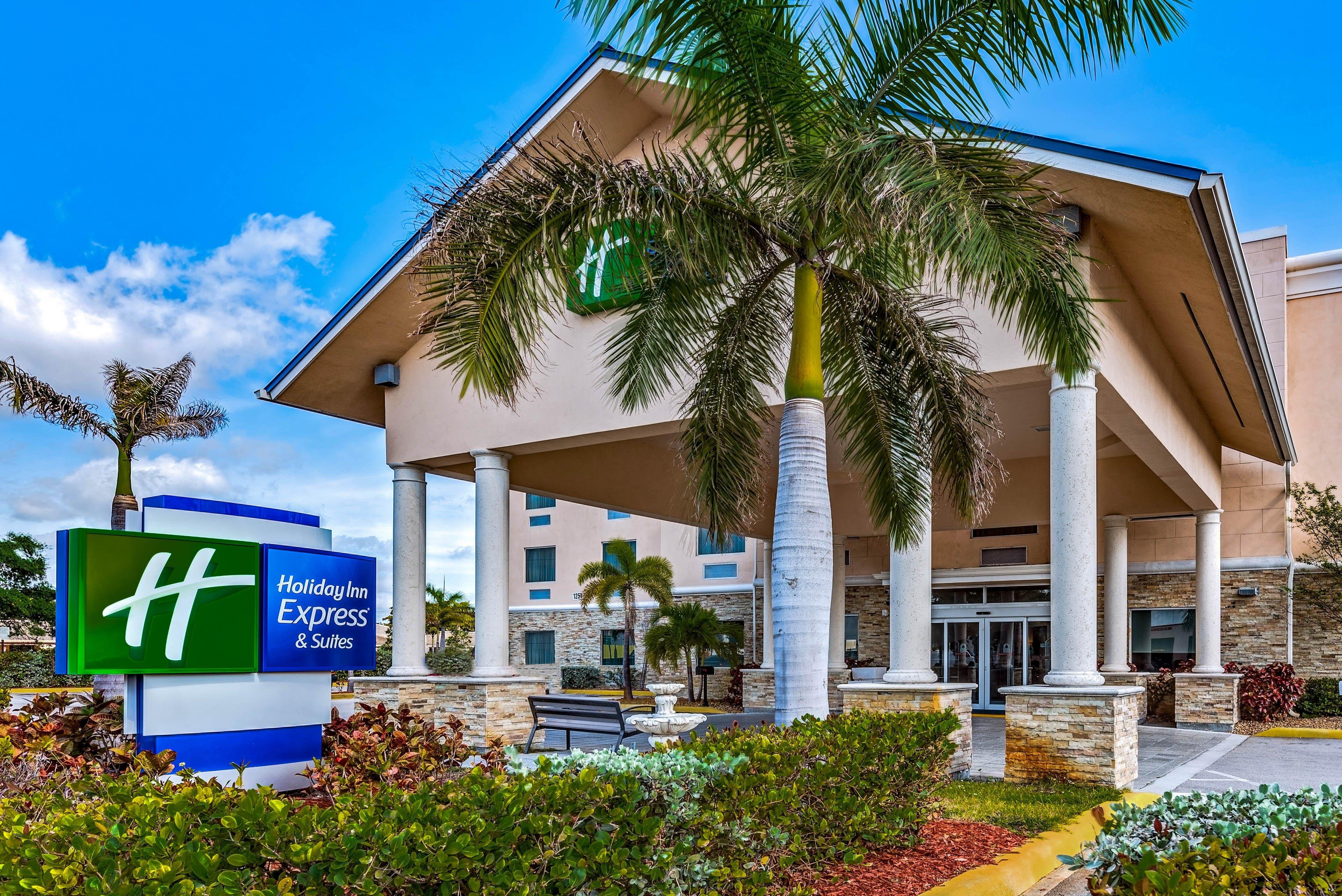 Holiday Inn Express & Suites Lantana By Ihg Bagian luar foto