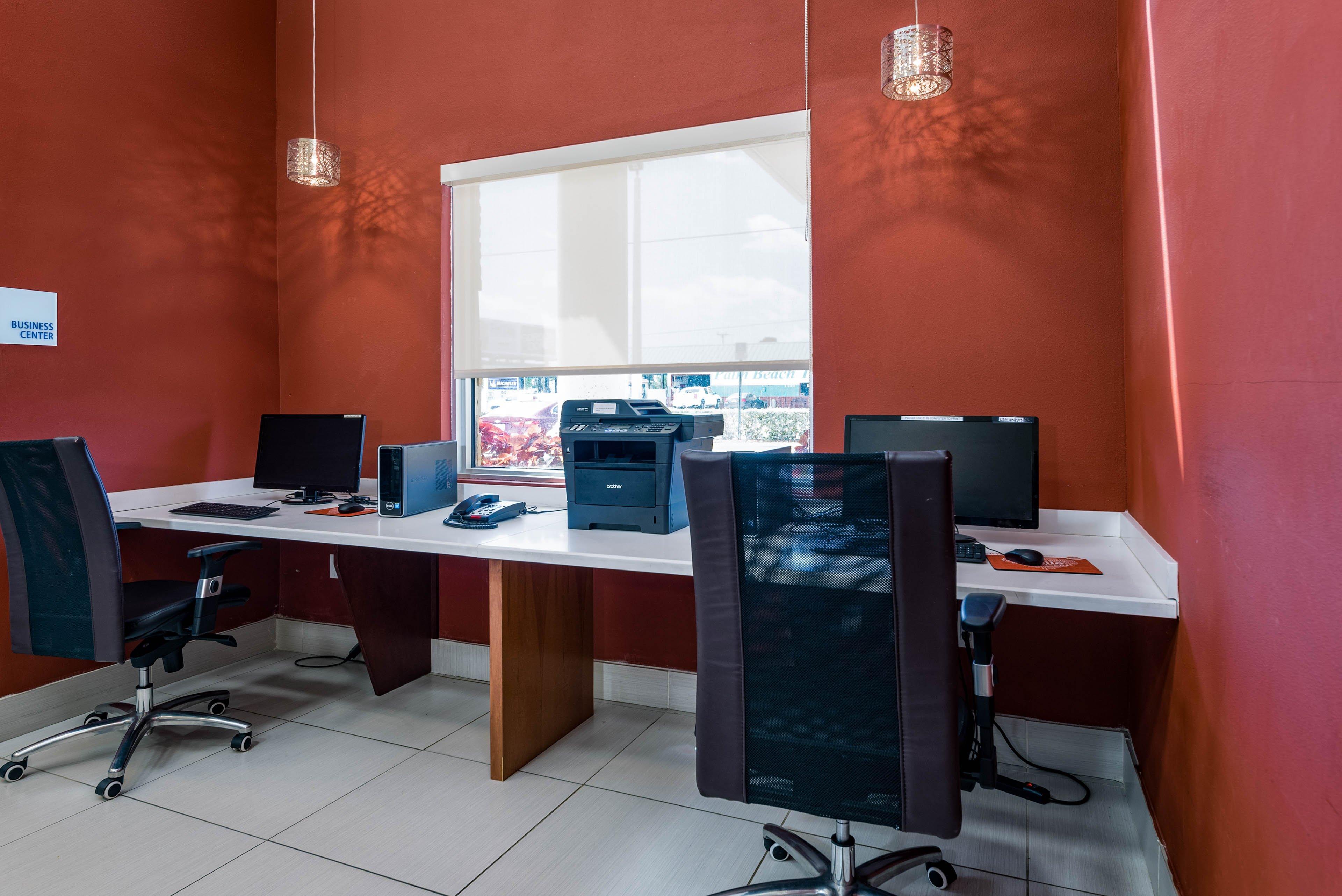 Holiday Inn Express & Suites Lantana By Ihg Bagian luar foto