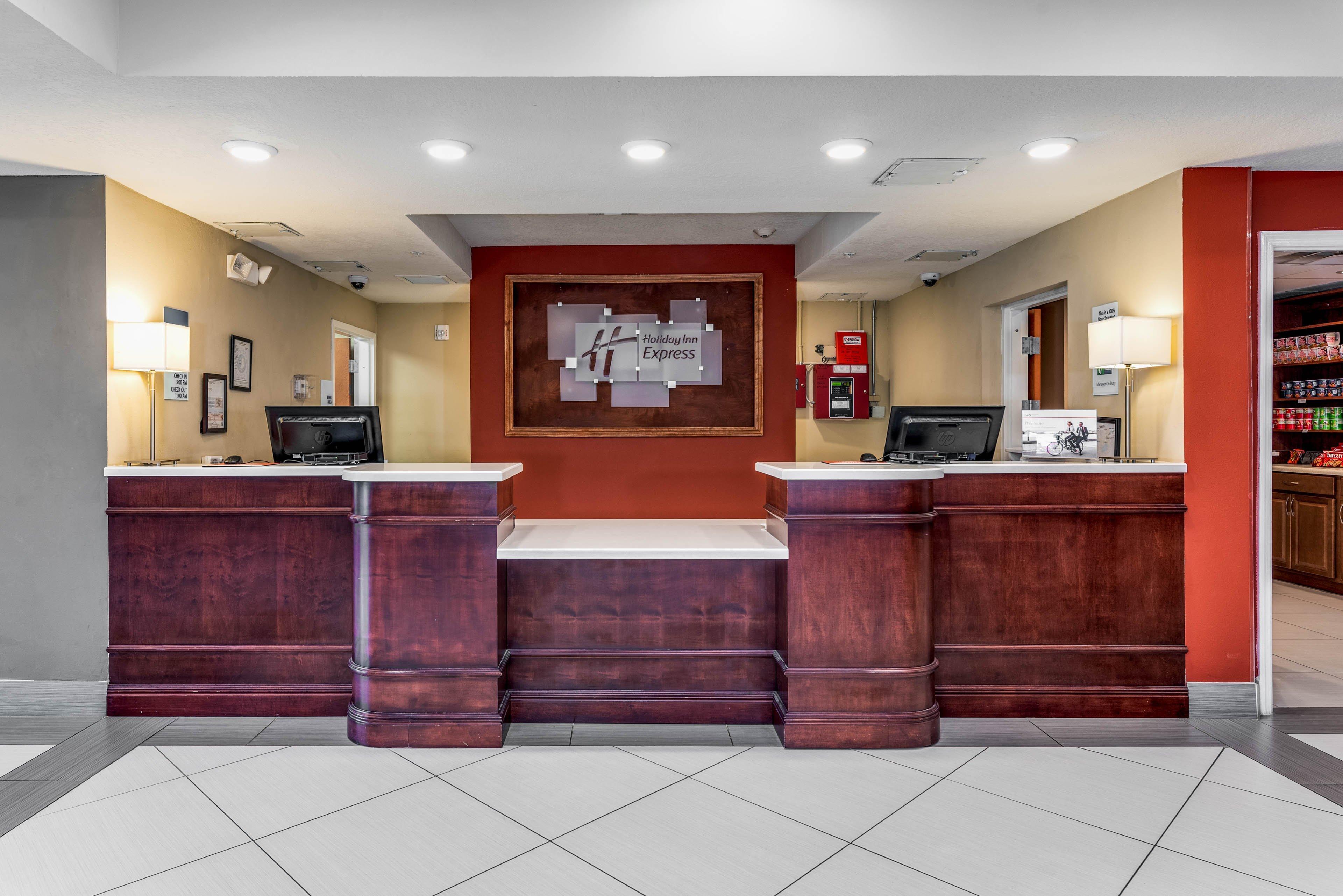 Holiday Inn Express & Suites Lantana By Ihg Bagian luar foto