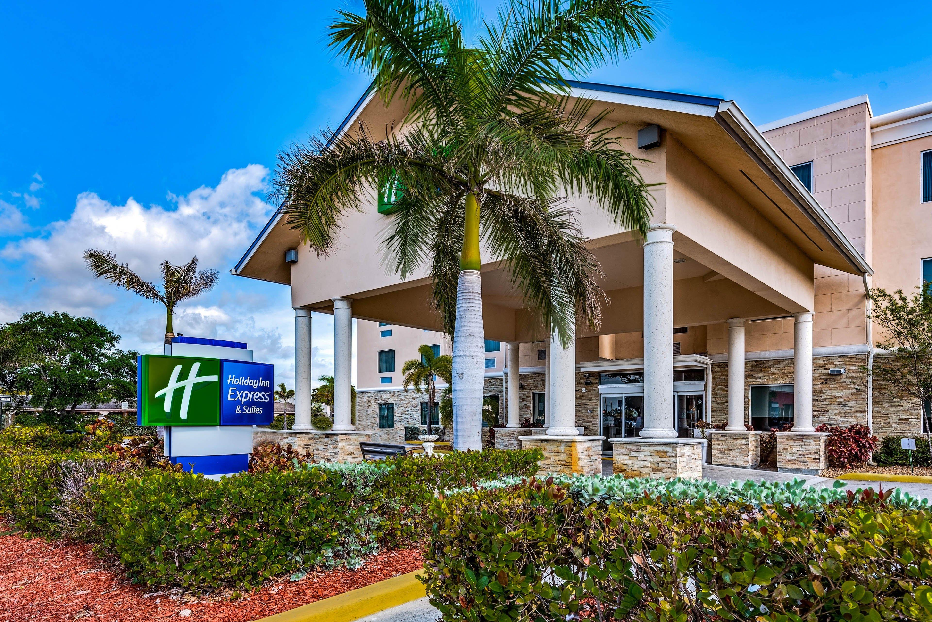 Holiday Inn Express & Suites Lantana By Ihg Bagian luar foto