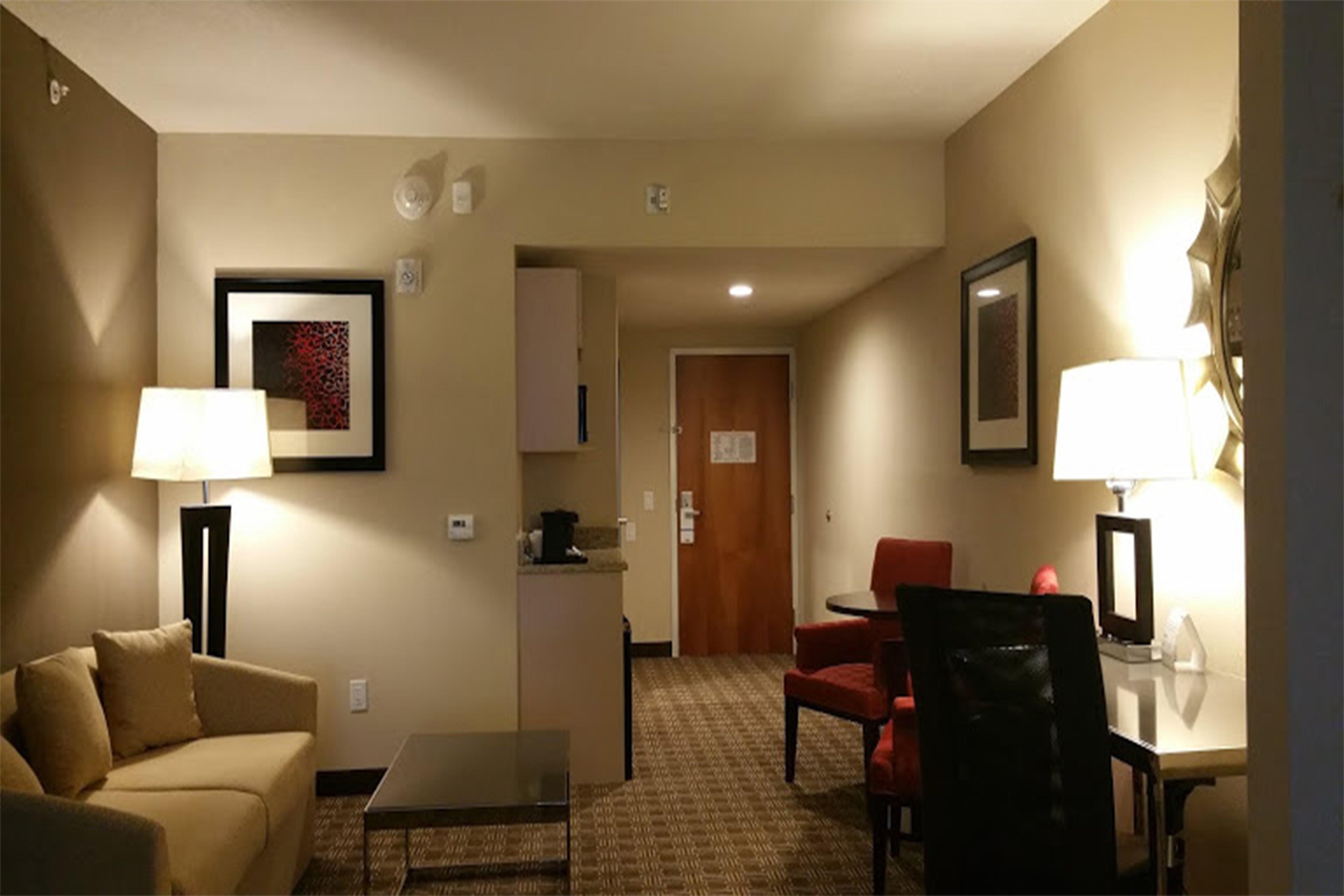 Holiday Inn Express & Suites Lantana By Ihg Bagian luar foto
